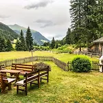 בית הארחה Haus Waltraud 4*