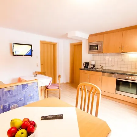 Pensionat Haus Waltraud 4*